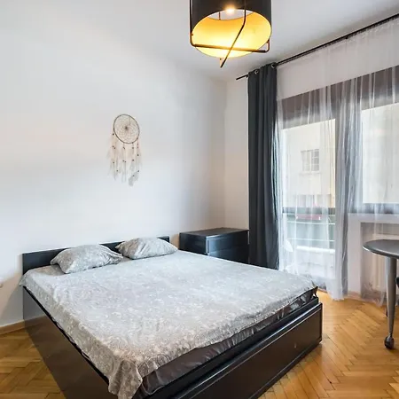 Apartment Sleek Comfort - A Blend Of Style And Convenience *