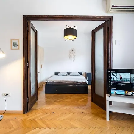 Sleek Comfort - A Blend Of Style And Convenience Apartment Bucharest
