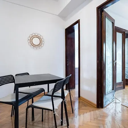 Apartment Sleek Comfort - A Blend Of Style And Convenience Bucharest
