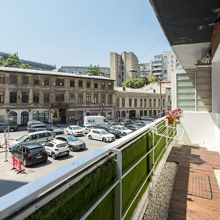 Sleek Comfort - Location And Blend Of Style *