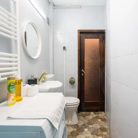 Apartment Sleek Comfort - A Blend Of Style And Convenience *