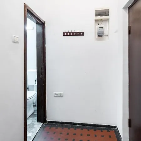 Sleek Comfort - A Blend Of Style And Convenience Apartment *