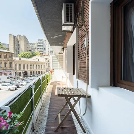 Sleek Comfort - A Blend Of Style And Convenience Apartment