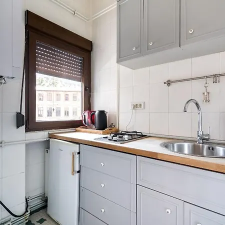 Sleek Comfort - Location And Blend Of Style