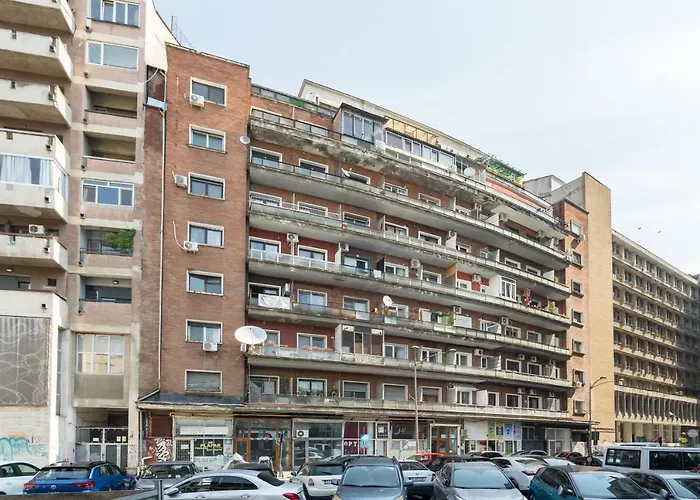 Sleek Comfort - Location And Blend Of Style *