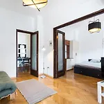 شقة Sleek Comfort-location And Blend Of Style *