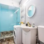 شقة Sleek Comfort-location And Blend Of Style